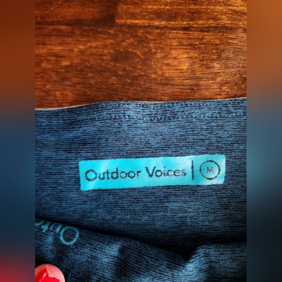 Outdoor voices two tones 7/8 sea blues leggings. Athletic athleisure size medium - Picture 7 of 8